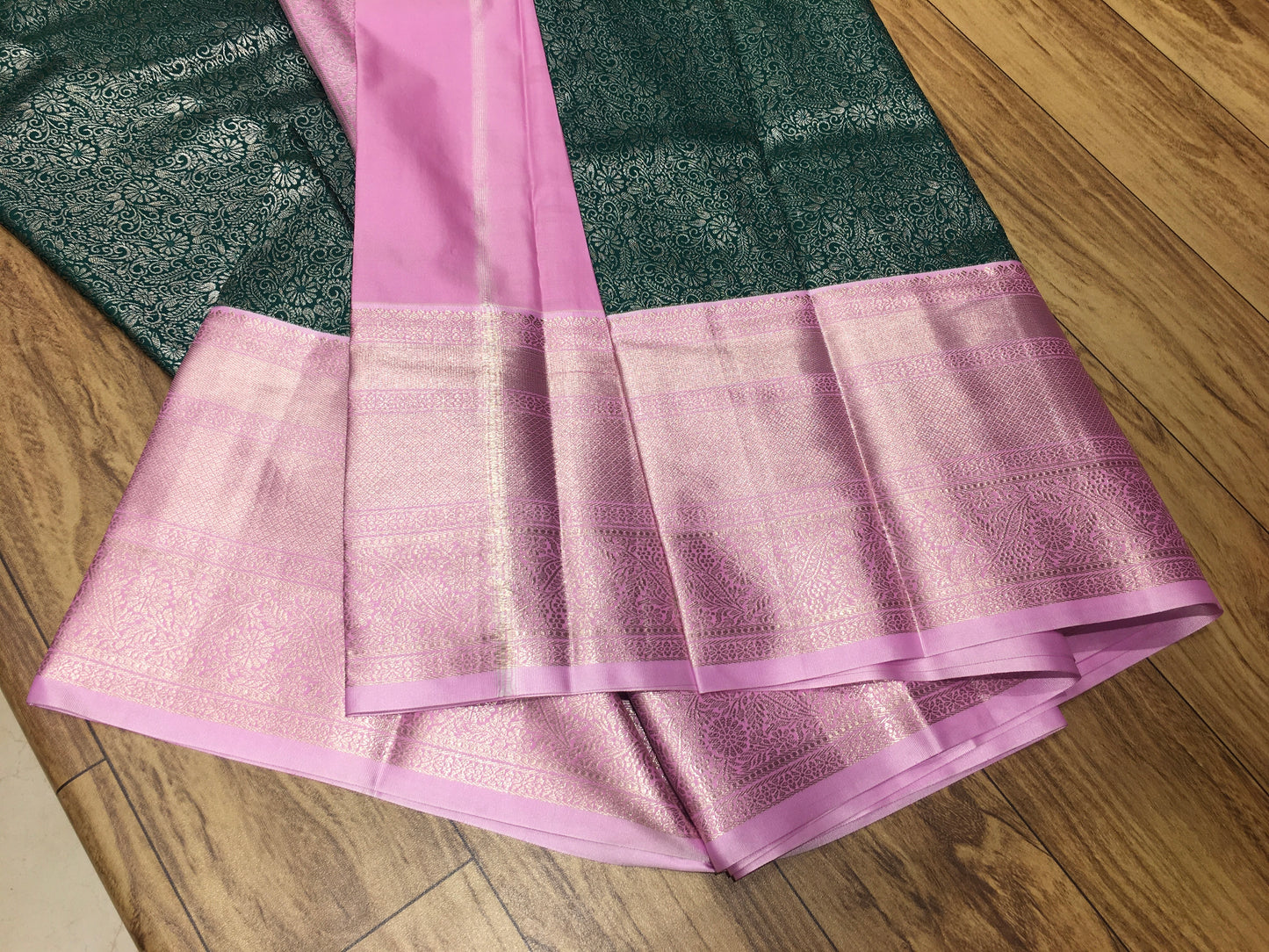 Semi Kanchipuram brocade