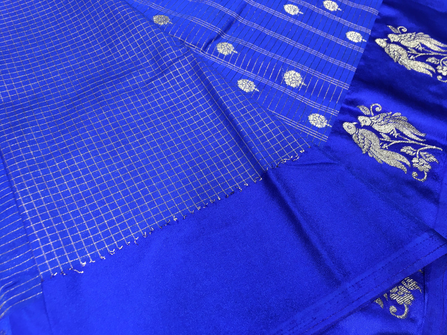 Semi crape with satin boarder