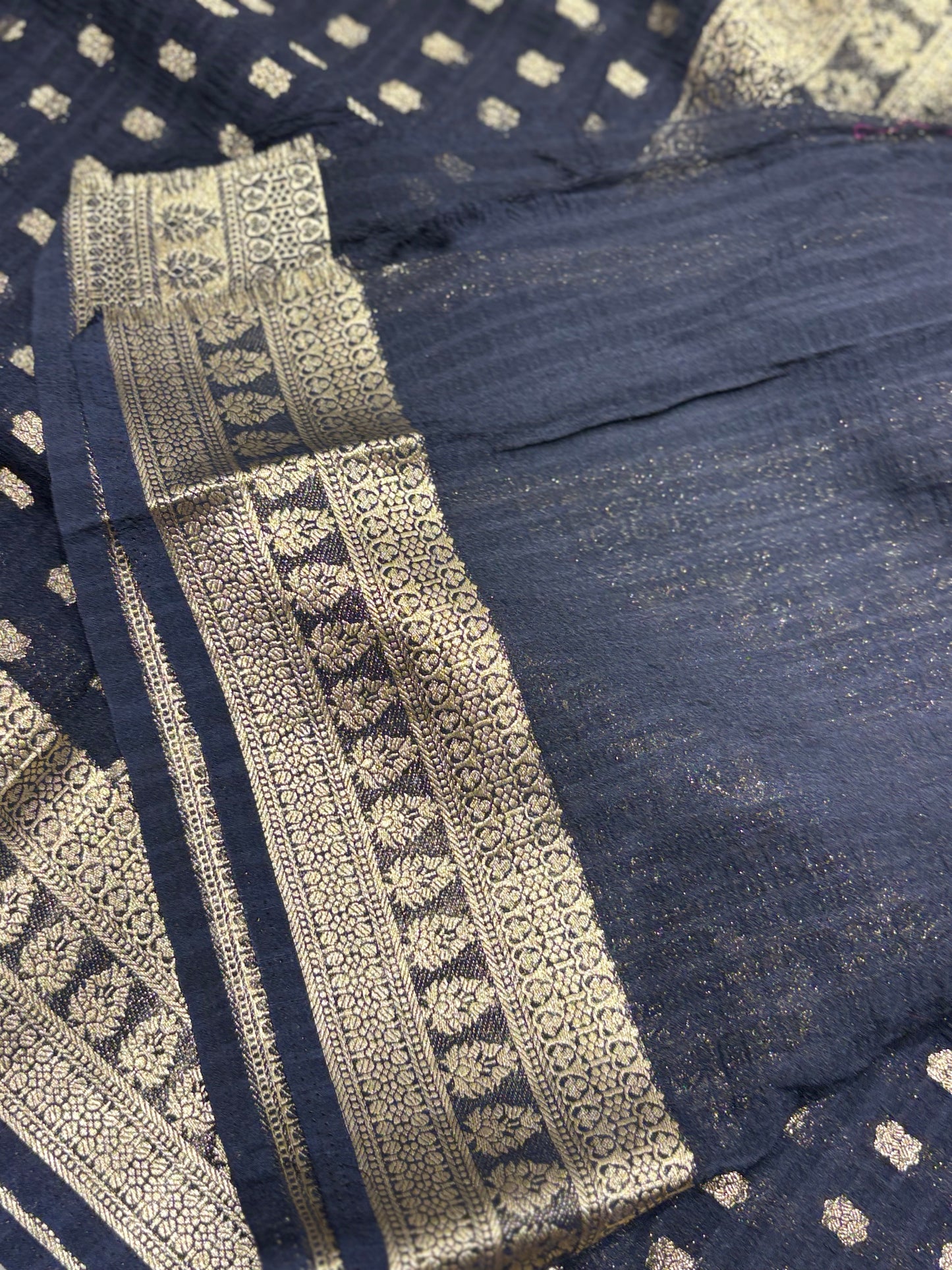Wrinkle chiffon saree