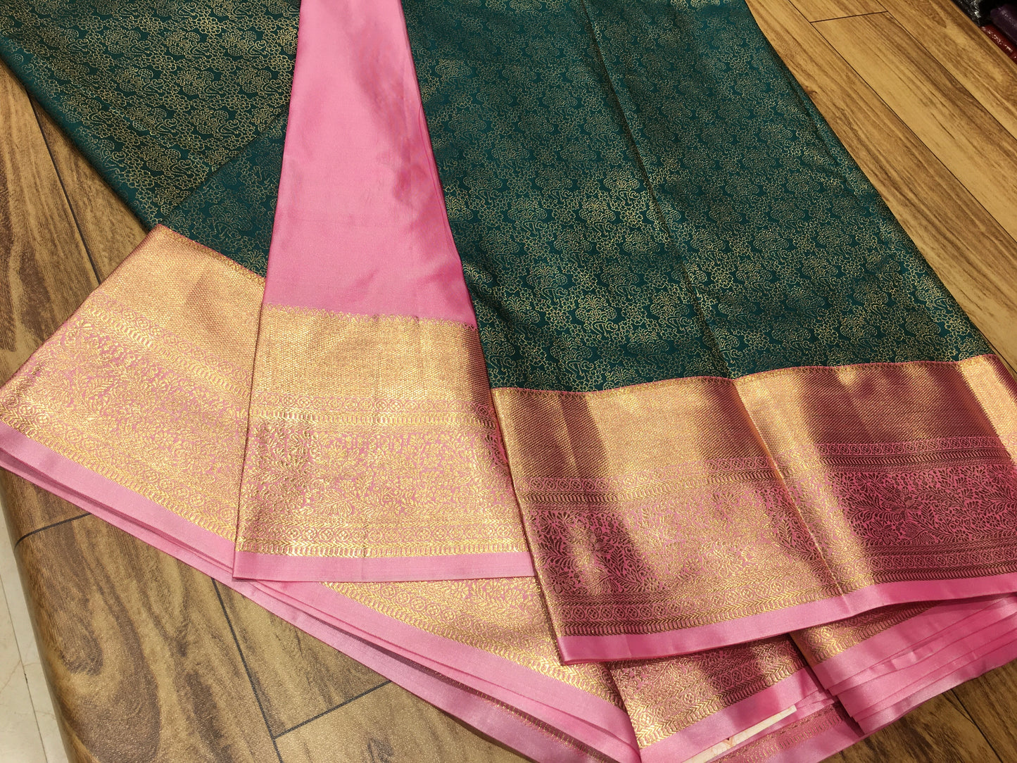 Semi Kanchipuram brocade