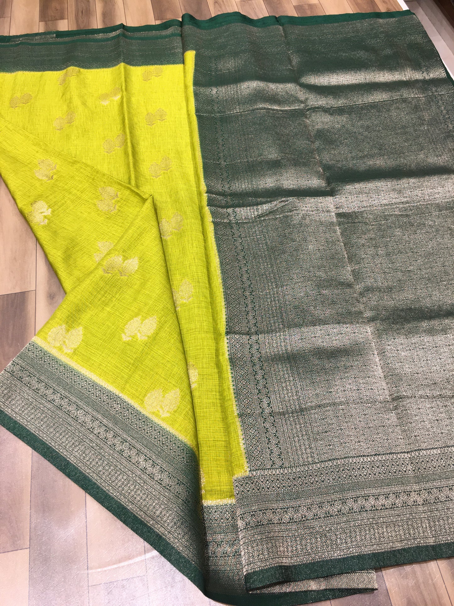 Wrinkle Chiffon Saree