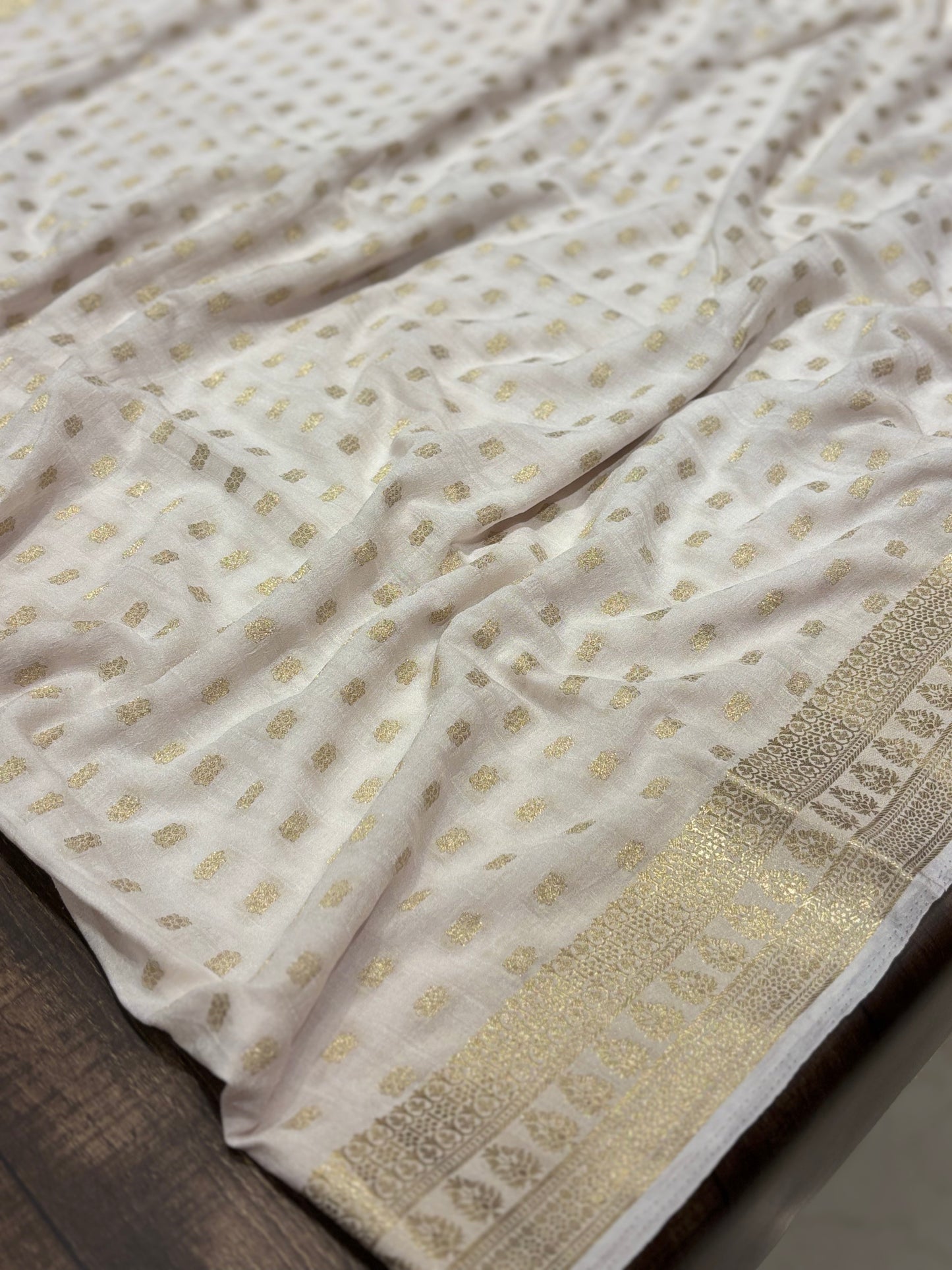 Wrinkle chiffon saree
