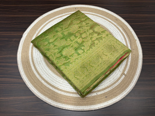 Kora Banarasi saree