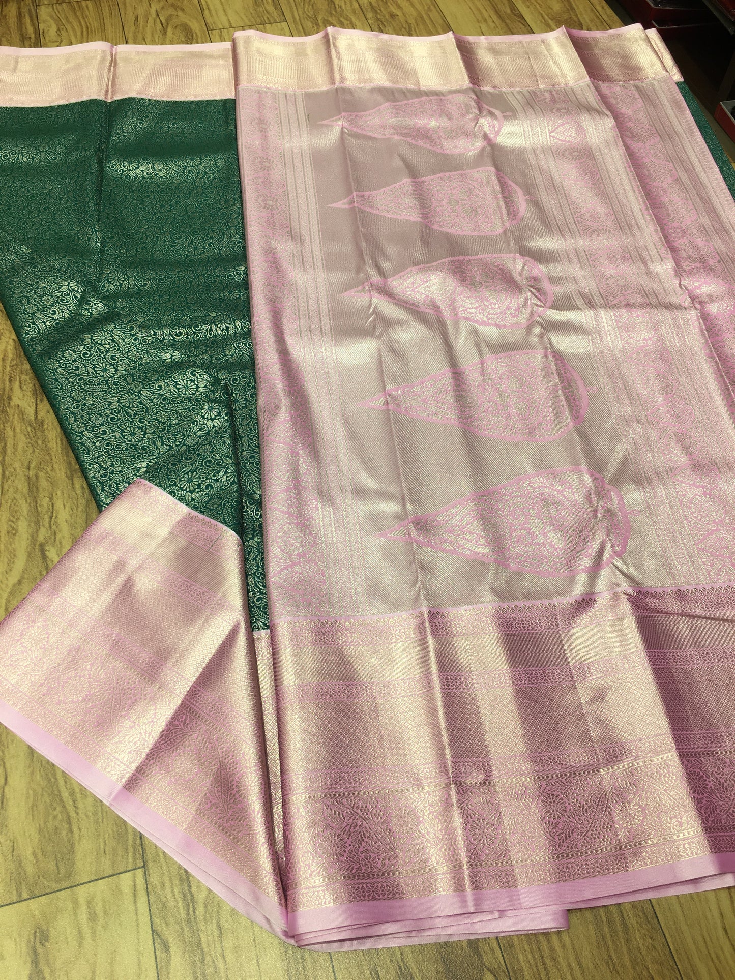 Semi Kanchipuram brocade
