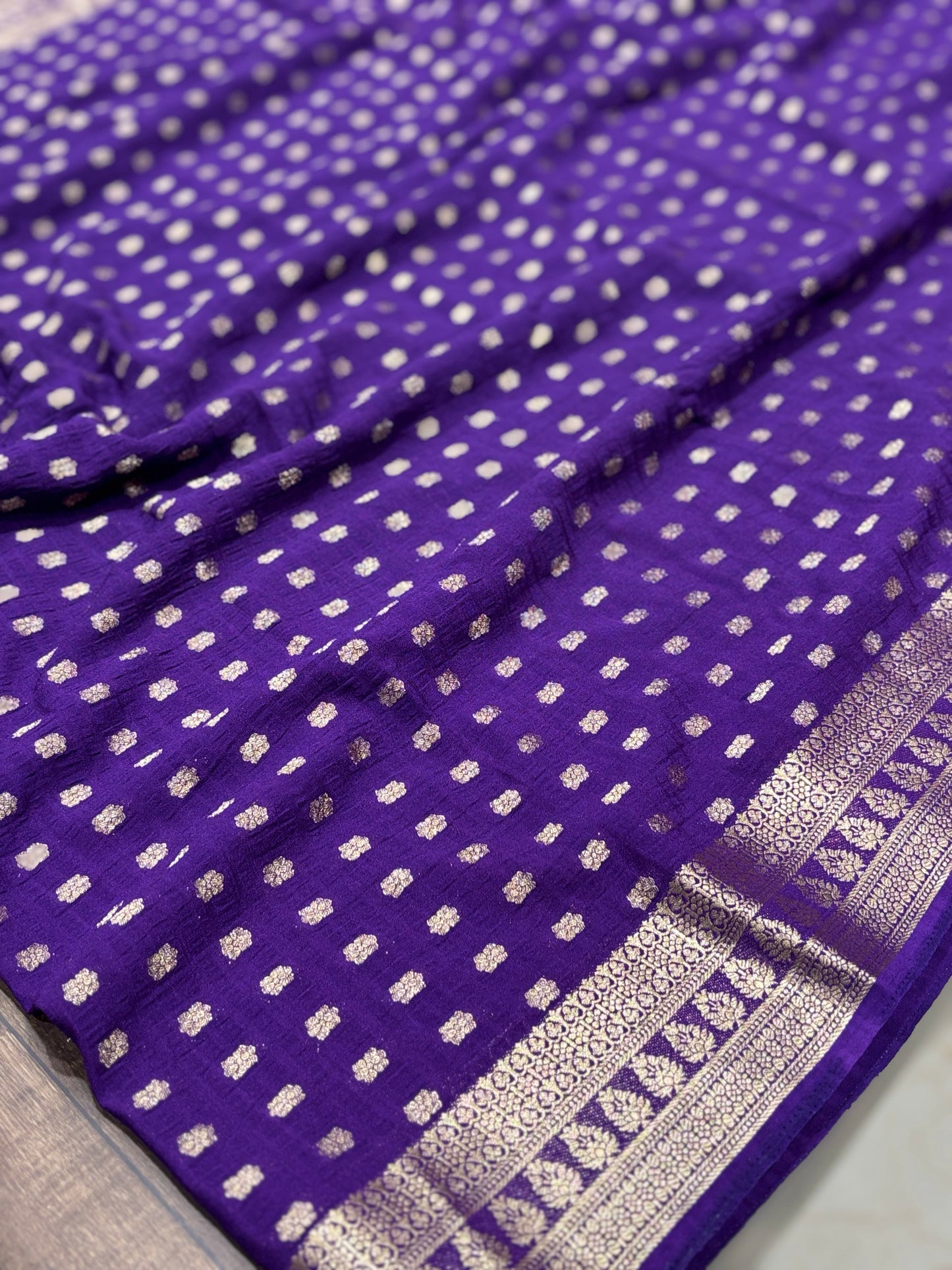 Wrinkle chiffon saree