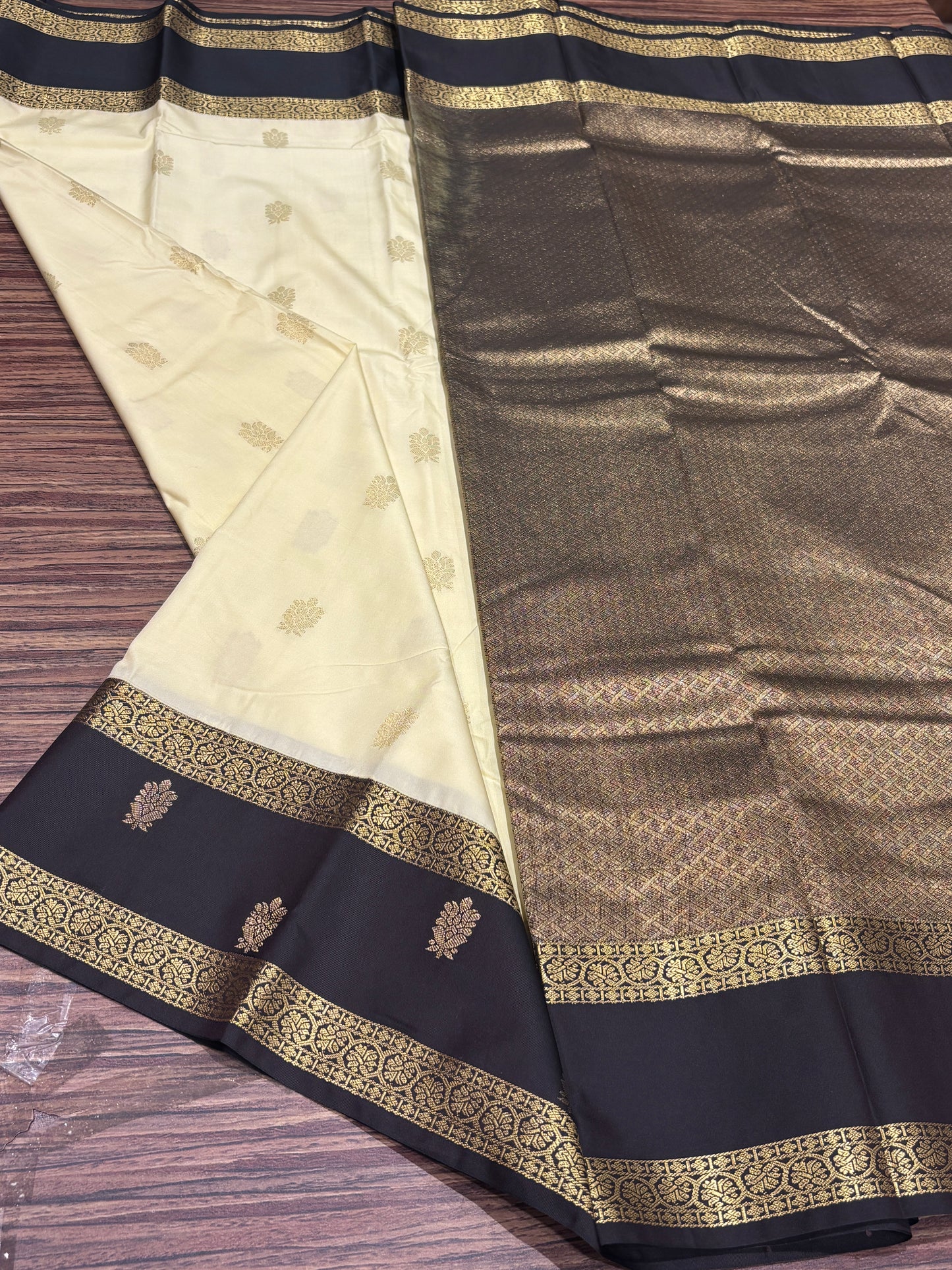 Semi Kanchipuram silk