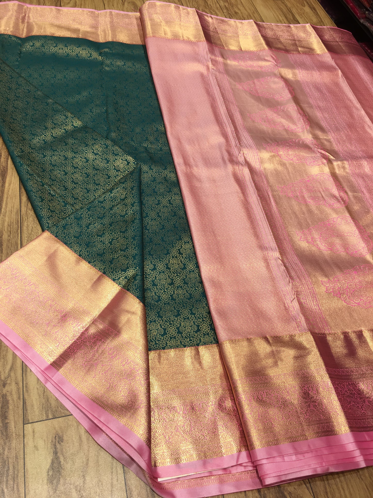 Semi Kanchipuram brocade
